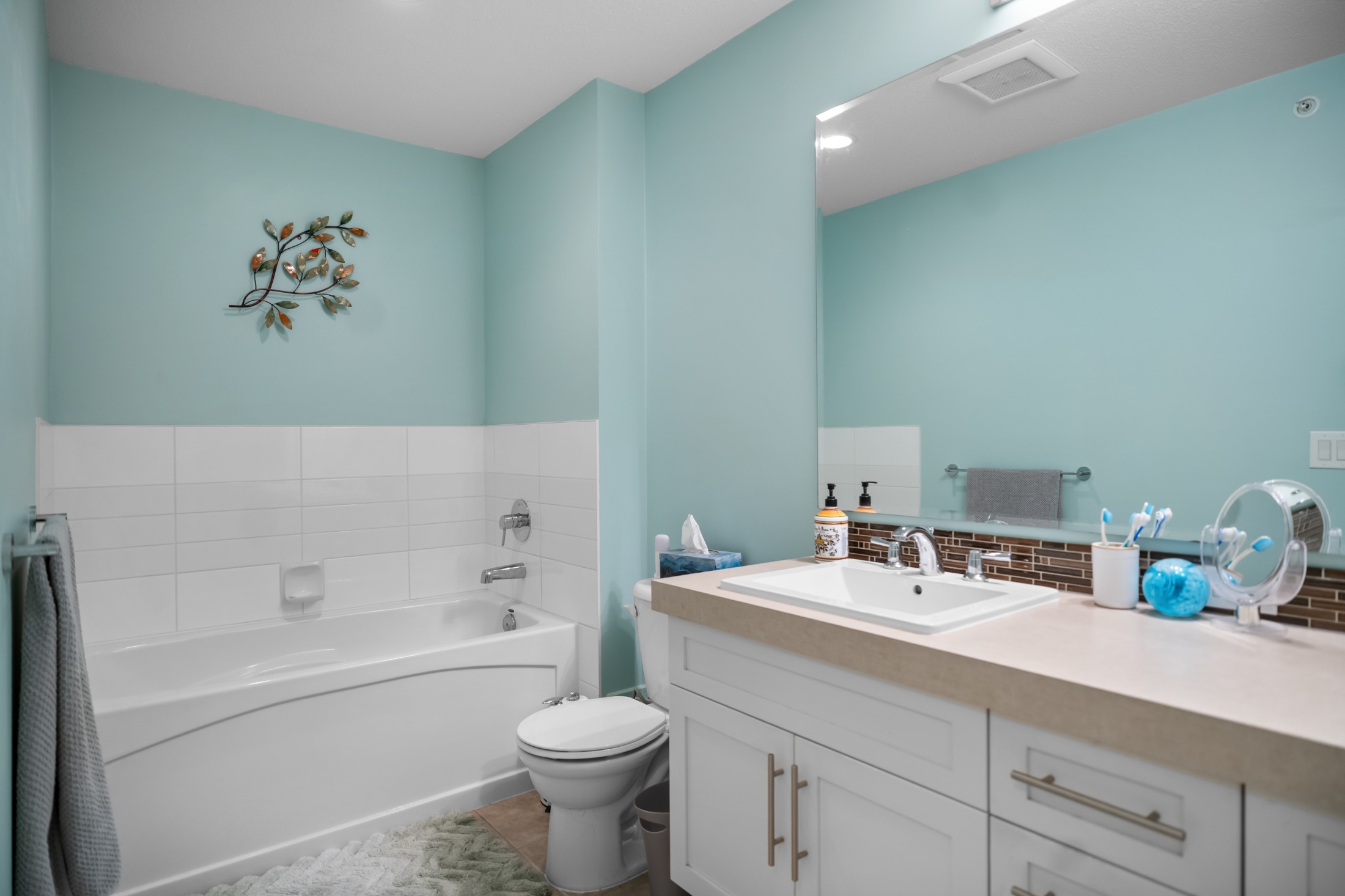         Master 4 piece bathroom
