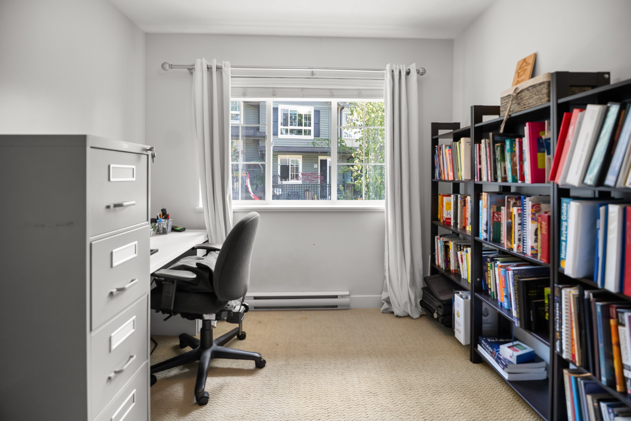         Office bedroom
